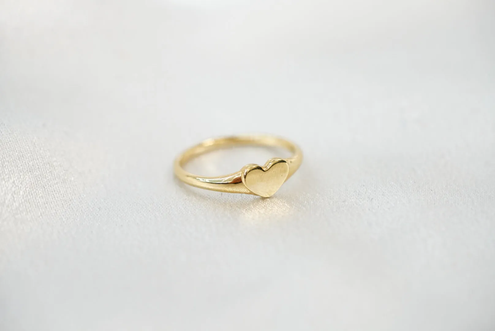 14k Golden Heart – Flat Heart Ring for a Refined, Romantic Look